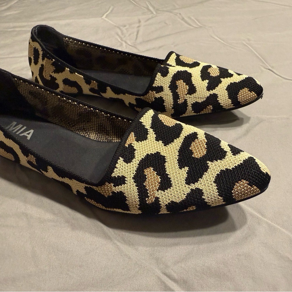 MIA Womens Leopard Print Knit Pointed Toe Flats Tan Black Slip On Shoes